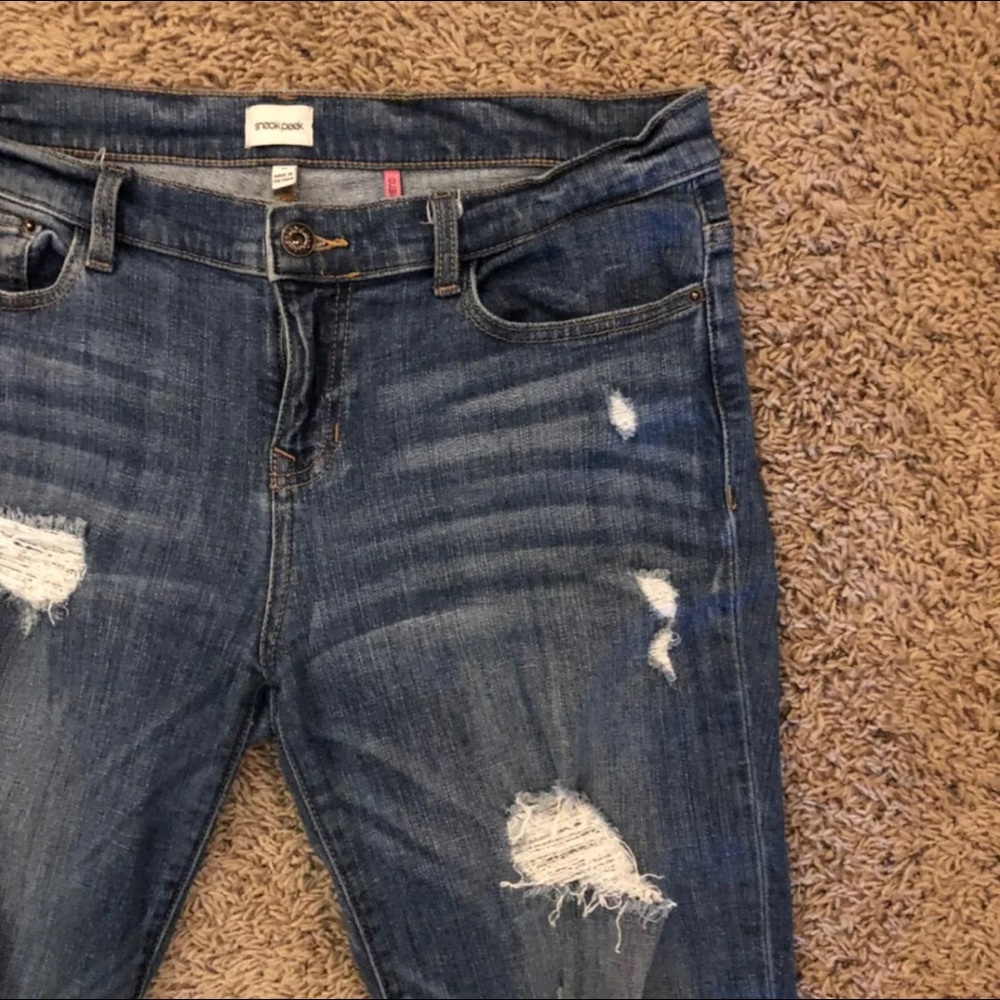 Sneak Peek Jeans - Picture 2 of 3
